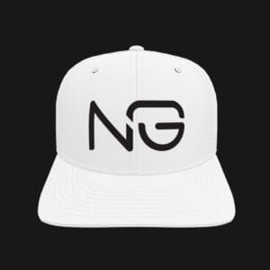 A white hat with the letters ng on it